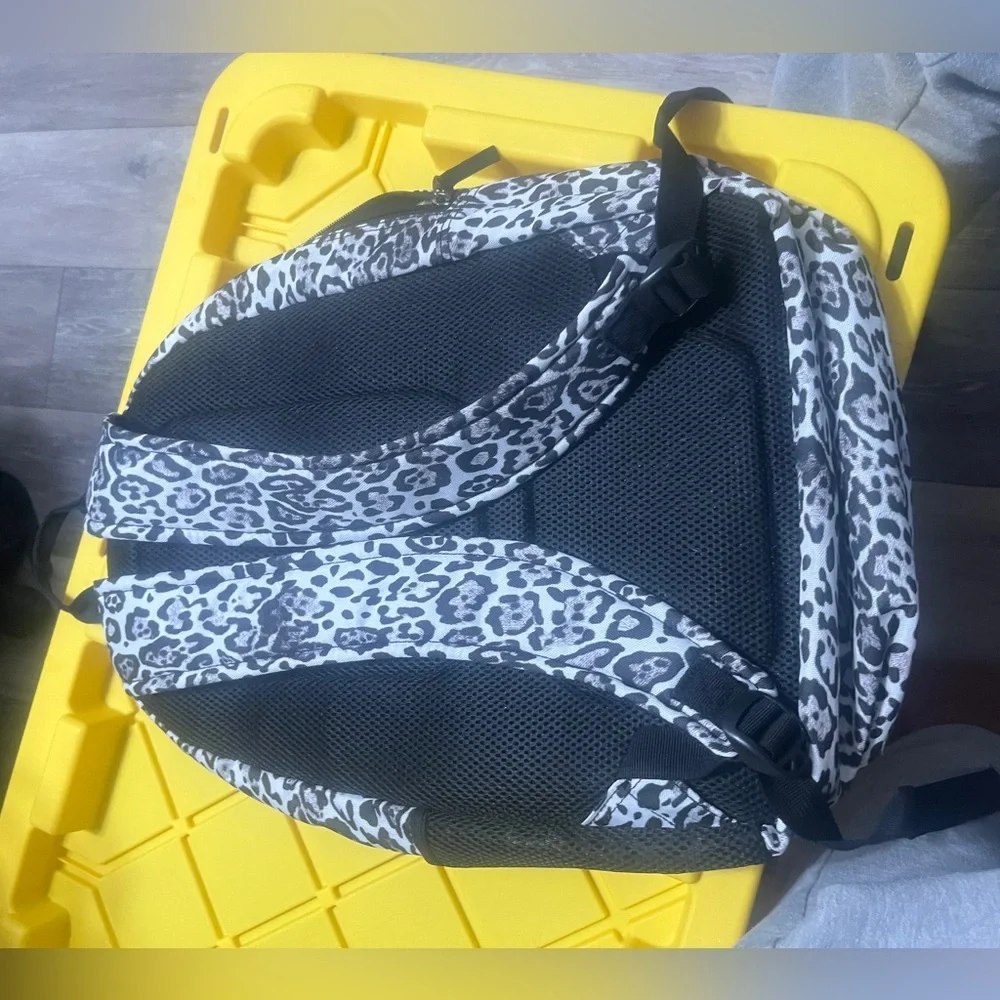 Kenneth Cole Backpack - Picture 6 of 6